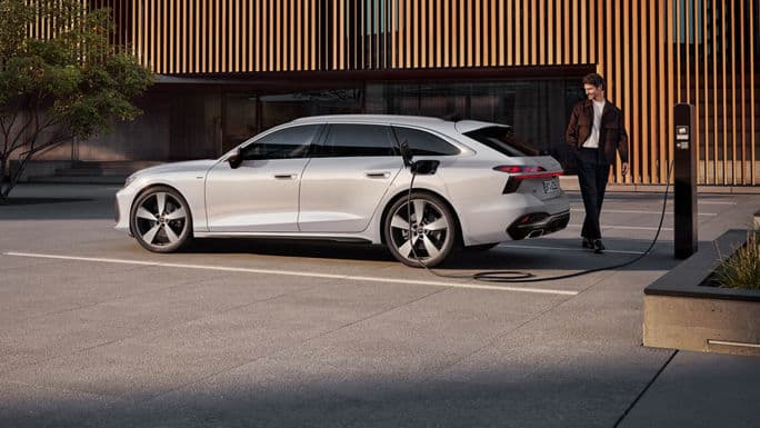 2025 Audi A6 Limousine 55 TFSI e Quattro Plug-in Hybrid — Exterior Design, Charging Port & Battery Specs 9
