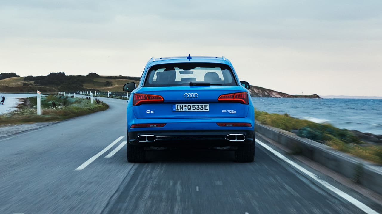 2025 Audi Q5 Plug-in Hybrid — Exterior Design, Charging Port & Battery Specs 8