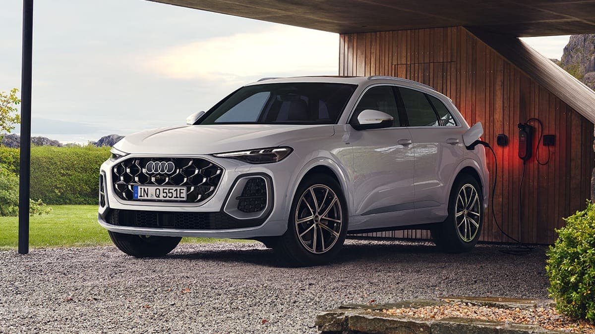 2025 Audi Q5 Plug-in Hybrid — Exterior Design, Charging Port & Battery Specs 1