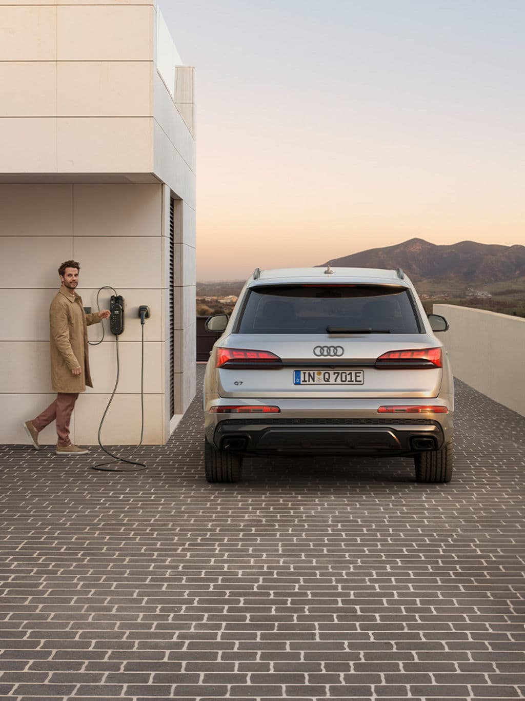 2025 Audi Q7 Plug-in Hybrid — Exterior Design, Charging Port & Battery Specs 2