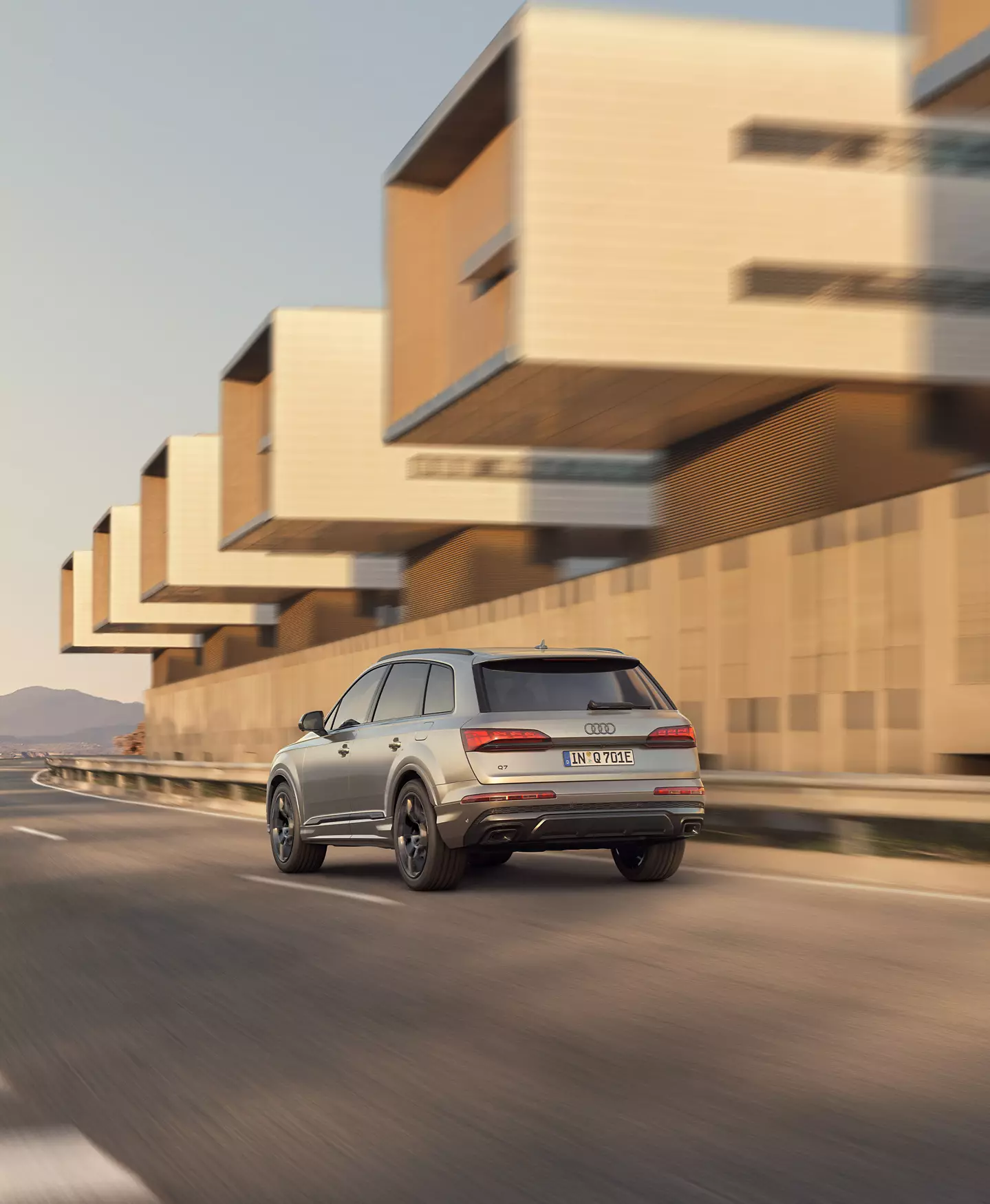 2025 Audi Q7 Plug-in Hybrid — Exterior Design, Charging Port & Battery Specs 5