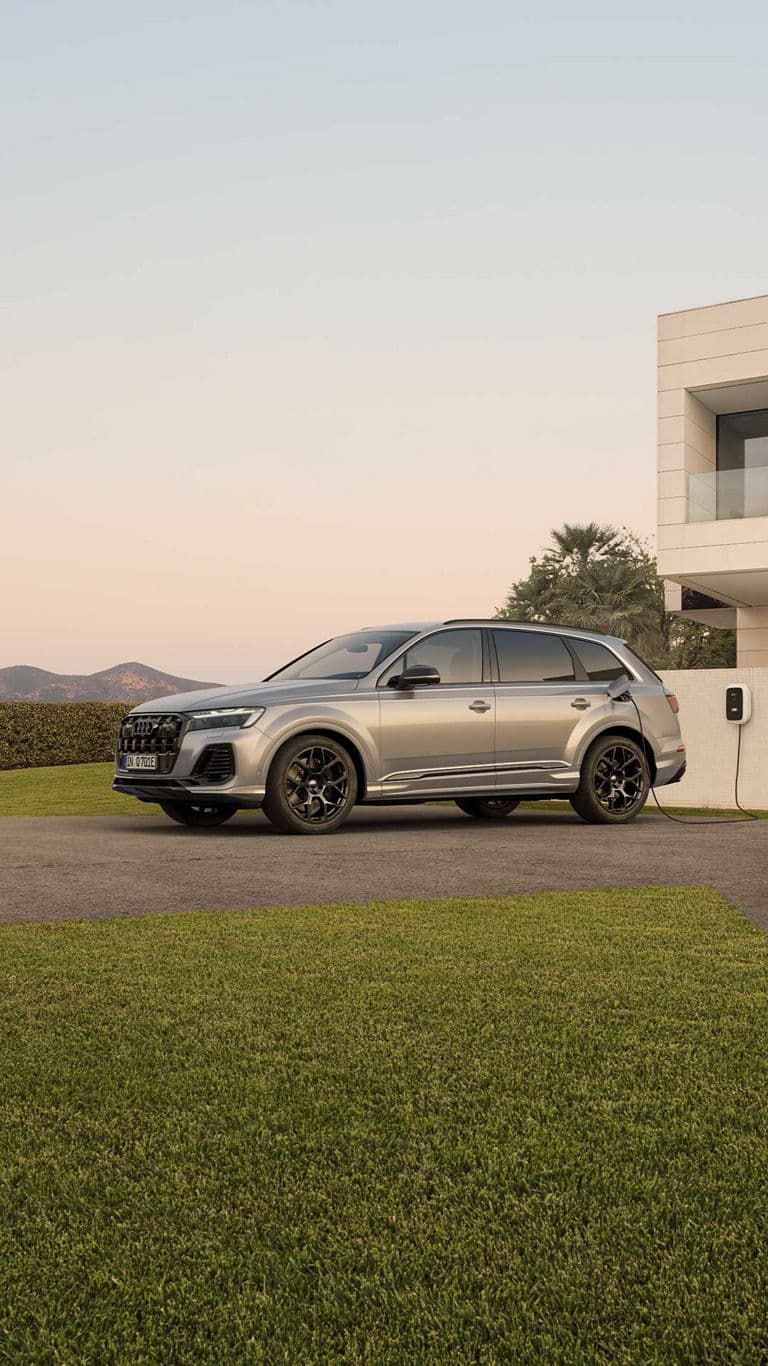 2025 Audi Q7 Plug-in Hybrid — Exterior Design, Charging Port & Battery Specs 15