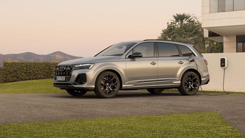 2025 Audi Q7 Plug-in Hybrid — Exterior Design, Charging Port & Battery Specs 1