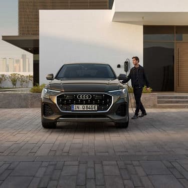 2025 Audi Q8 Plug-in Hybrid — Exterior Design, Charging Port & Battery Specs 3