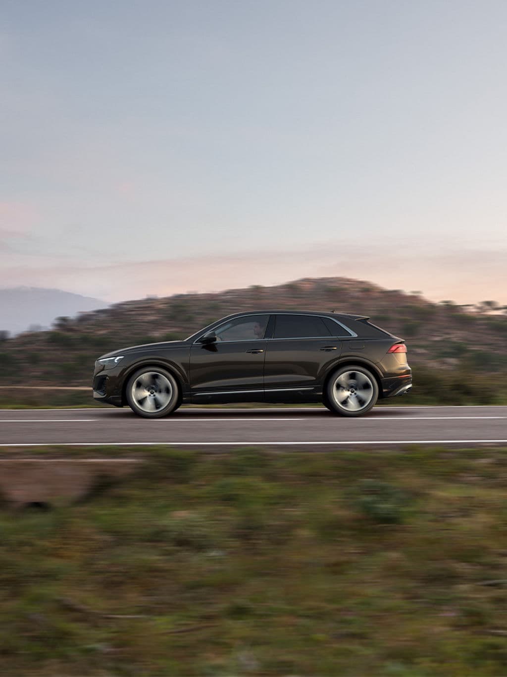 2025 Audi Q8 Plug-in Hybrid — Exterior Design, Charging Port & Battery Specs 4