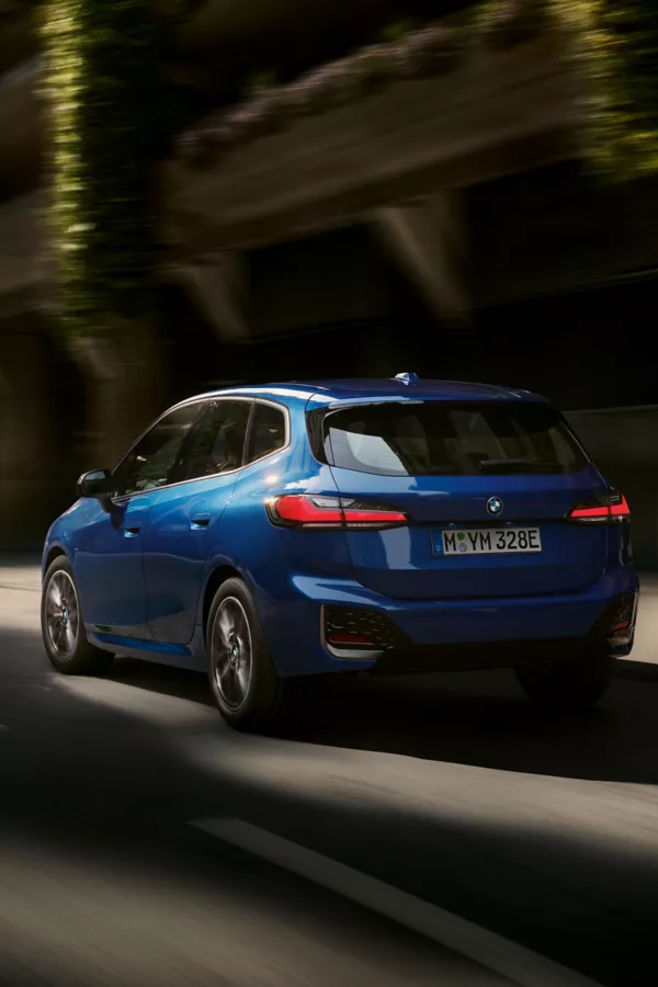 2024 BMW X1 25e Plug-in Hybrid — Exterior Design, Charging Port & Battery Specs 3