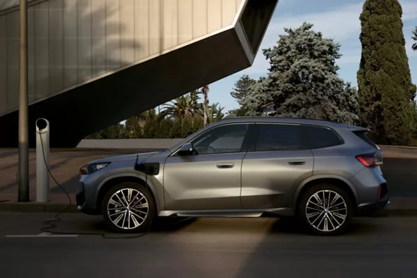 2024 BMW X1 25e Plug-in Hybrid — Exterior Design, Charging Port & Battery Specs 9