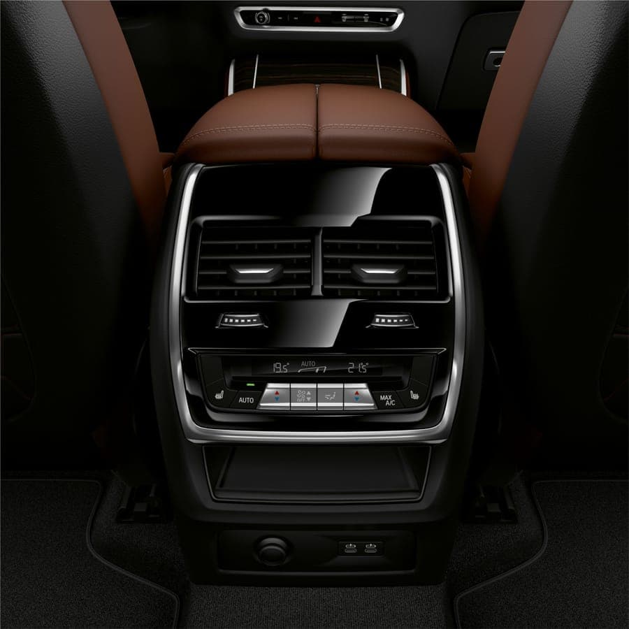 2024 BMW X5 50e Plug-in Hybrid — Exterior Design, Charging Port & Battery Specs 3