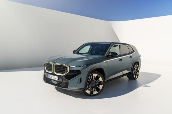 2024 BMW XM 4.4 V8 Plug-in Hybrid — Exterior Design, Charging Port & Battery Specs 1