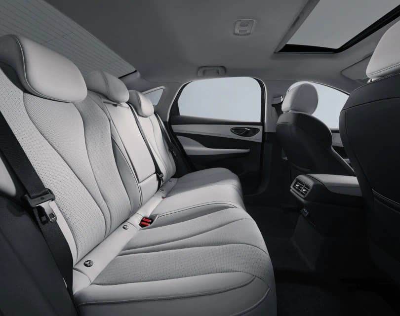 2023 BYD Seal 5 DM-i Plug-in Hybrid — Exterior Design, Charging Port & Battery Specs 8