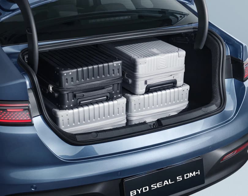 2023 BYD Seal 5 DM-i Plug-in Hybrid — Exterior Design, Charging Port & Battery Specs 13