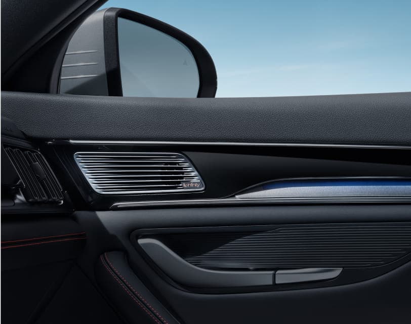 2023 BYD Seal U DM-i Plug-in Hybrid — Exterior Design, Charging Port & Battery Specs 3