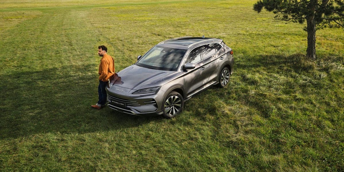 2023 BYD Seal U DM-i Plug-in Hybrid — Exterior Design, Charging Port & Battery Specs 9