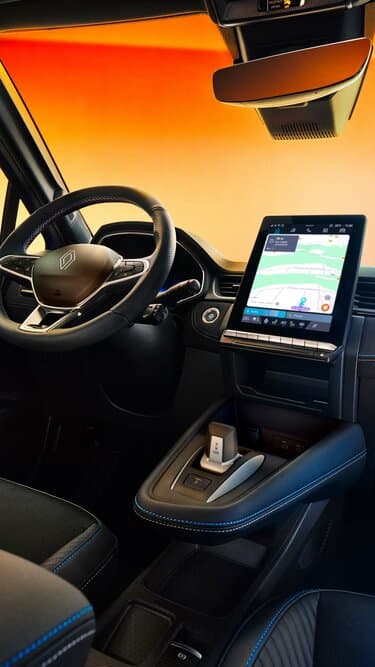 2022 Renault Captur E-TECH Plug-in Hybrid — Exterior Design, Charging Port & Battery Specs 3