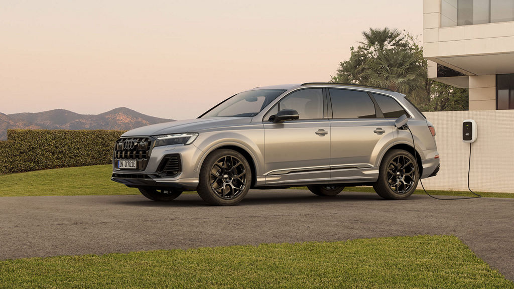 2025 Audi Q7 Plug-in Hybrid — Exterior Design, Charging Port & Battery Specs