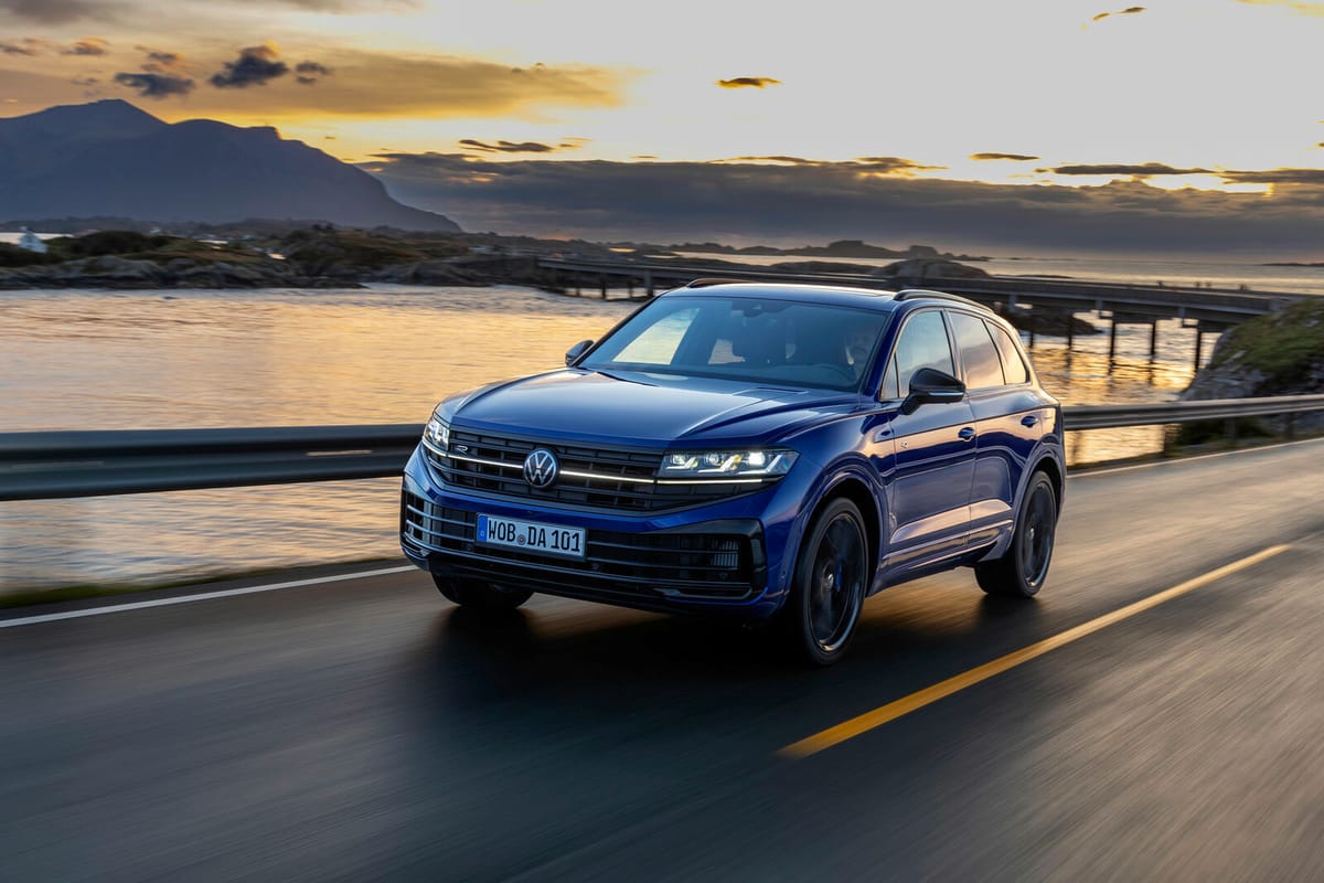 2025 Volkswagen Touareg eHybrid Plug-in Hybrid — Exterior Design, Charging Port & Battery Specs