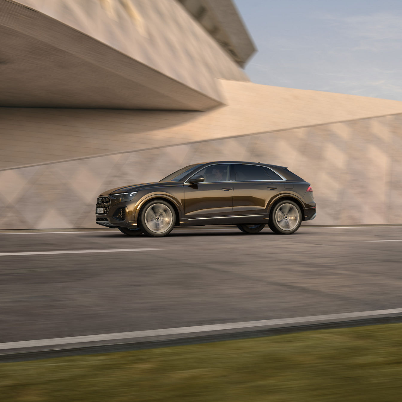 2025 Audi Q8 Plug-in Hybrid — Exterior Design, Charging Port & Battery Specs