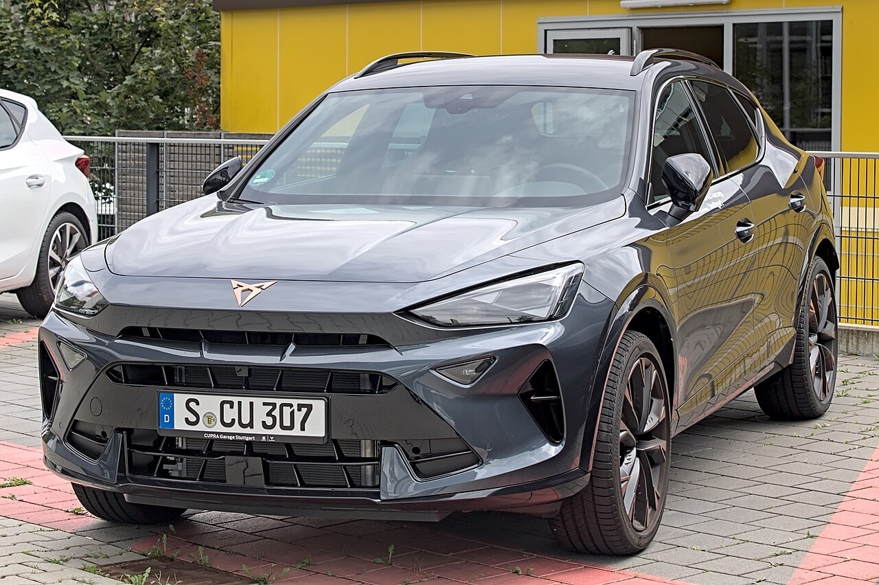 2024 CUPRA Formentor 1.5 e-HYBRID 204hp Plug-in Hybrid — Exterior Design, Charging Port & Battery Specs