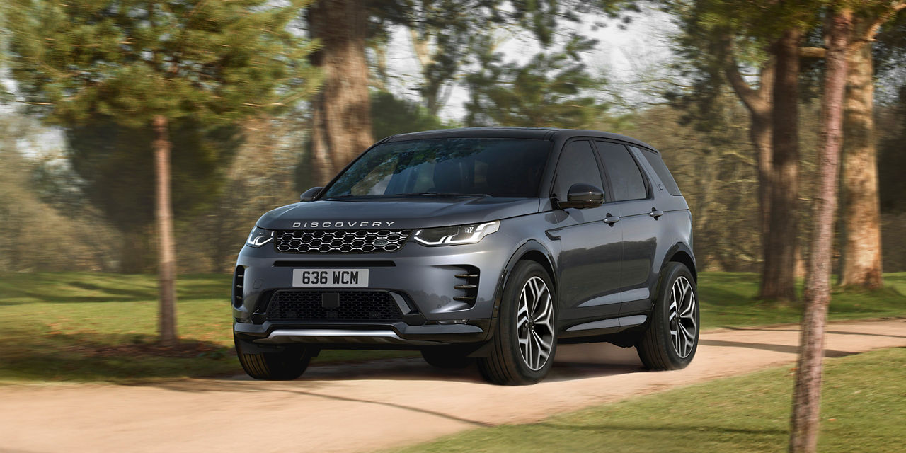 2025 Land Rover Discovery Sport P300e Plug-in Hybrid — Exterior Design, Charging Port & Battery Specs