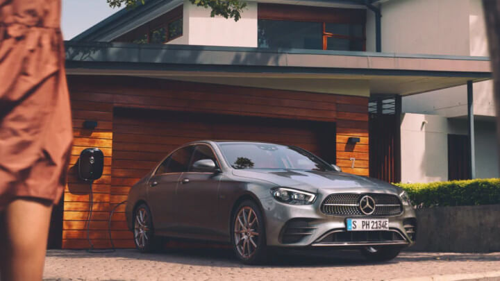 2025 Mercedes-Benz E-Class Plug-in Hybrid — Exterior Design, Charging Port & Battery Specs