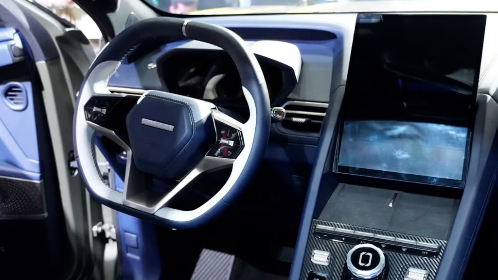 Omoda X Cockpit and 13.2-inch Vertical Screen